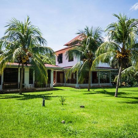 Terap Inn Kampong Raja Exteriör bild